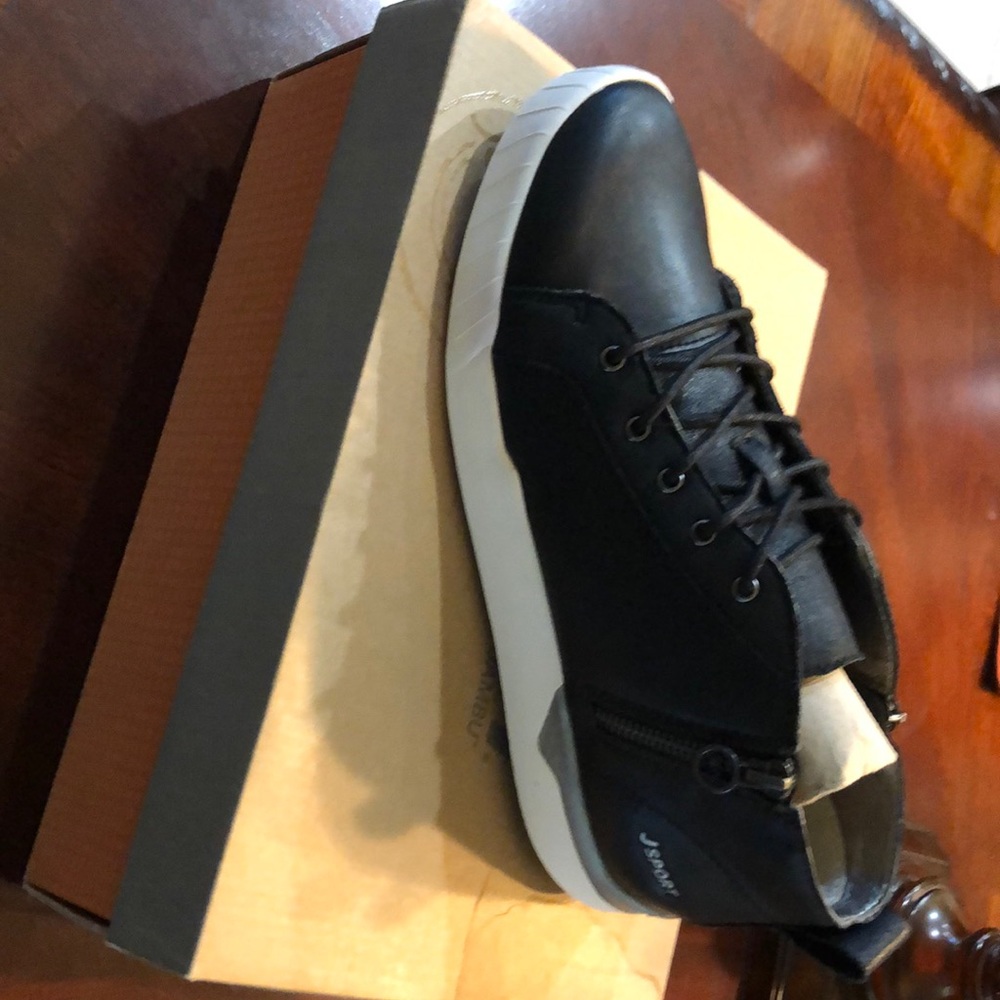 Black Jsport ankle shoe new 9.5 women